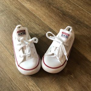 Toddler size 9 white converse ♥️